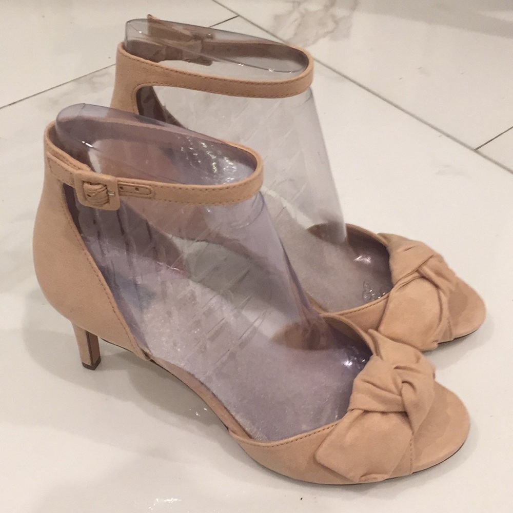 GILI shoes New in box. Very comfortable